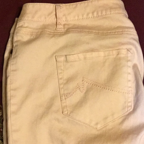Max jeans size 12 peach color 5 pockets pants . - Picture 4 of 4